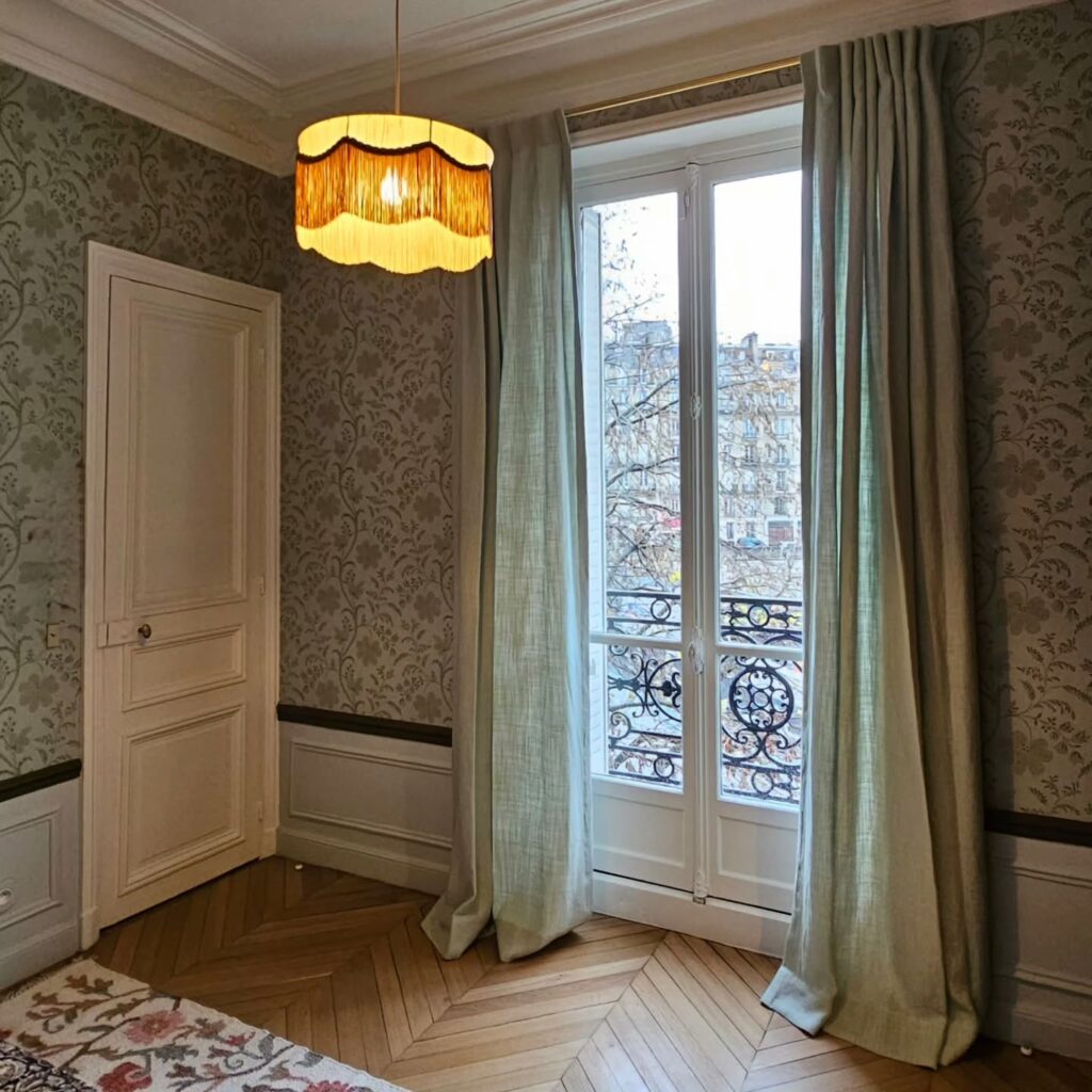 Confection de rideaux sur mesure en lin Craft de Pierre Frey.